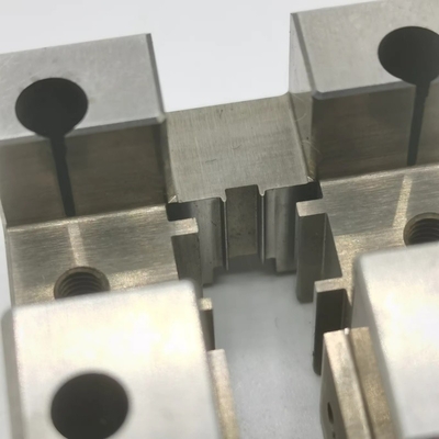 Service de fraisage de pièces de machines pour l'usinage de pièces métalliques sur mesure à haute précision